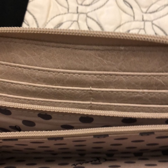 NWOT GUESS Wallet - Picture 7 of 8